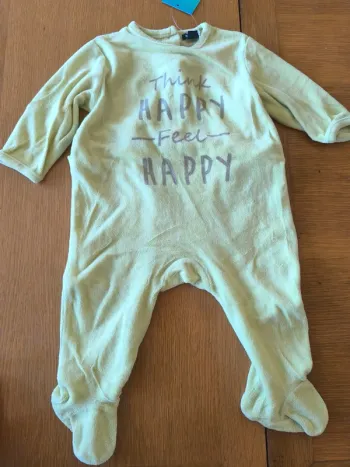 315028 pyjama jaune garçon 9 mois kiabi