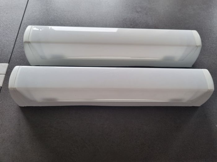 Boîtiers pour néon (sans ampoules)