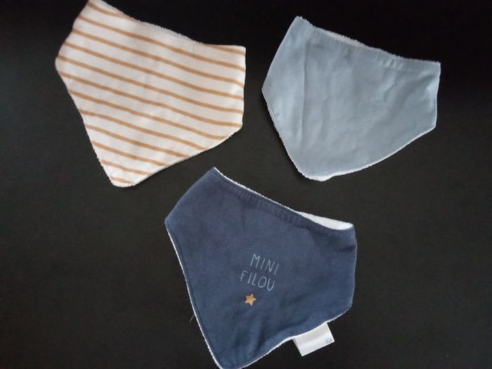 Lot de 3 bavoirs triangle garçon bébé 0,6  mois  ,marine, rayé, bleu ciel, motif - photo numéro 3