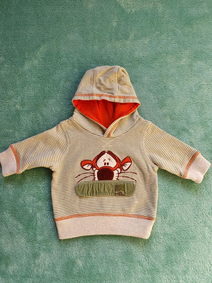 Tres beau sweat 1 mois