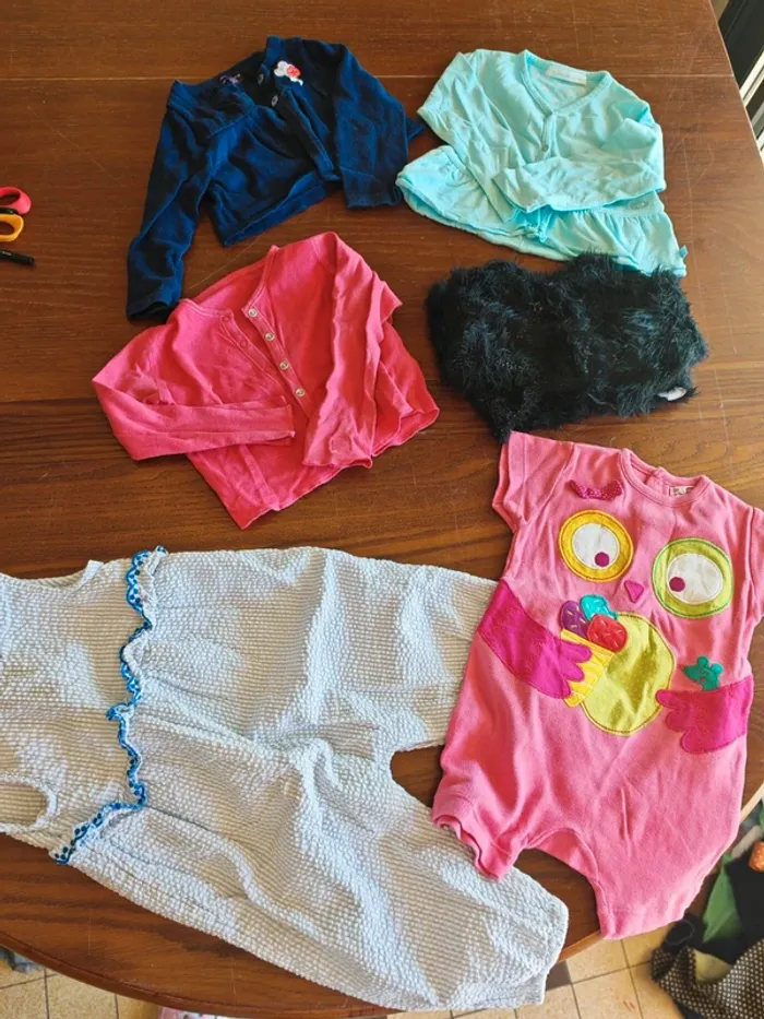 Lot n°13: vêtement bébé 12 mois