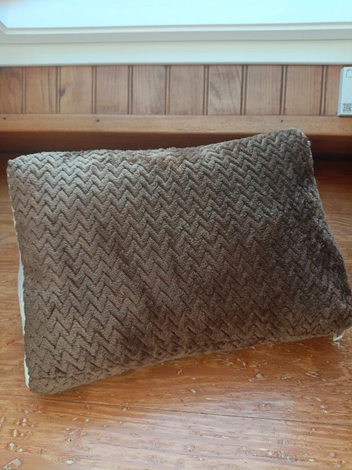 Coussin de lecture marron - photo numéro 3