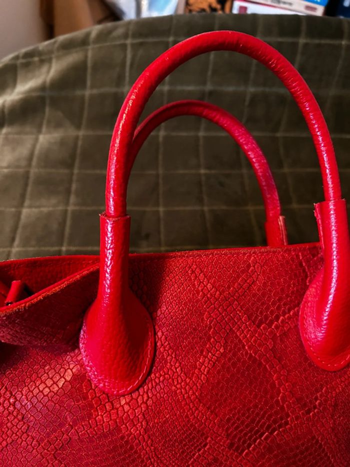 Sac à main rouge motif crocodile - photo numéro 7