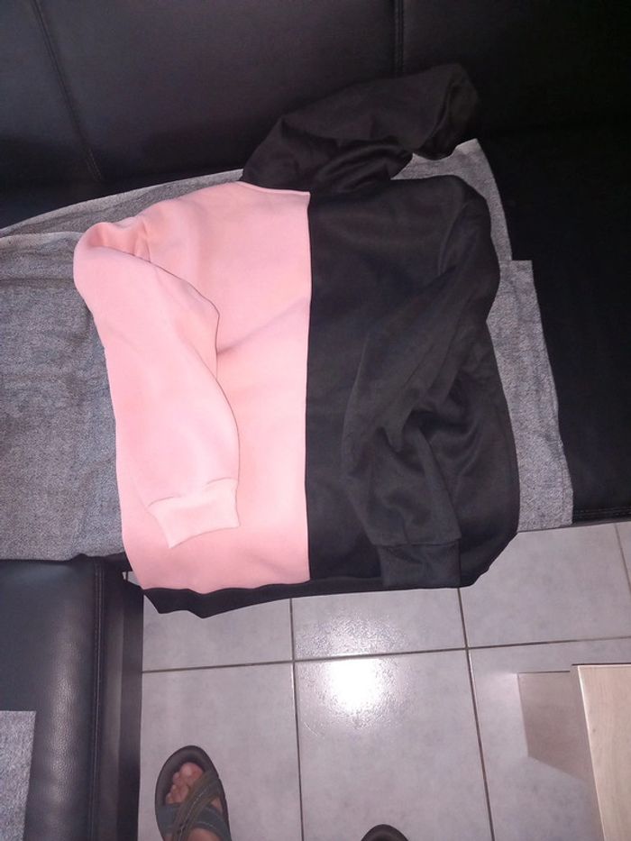 Pull à capuche neuf - photo numéro 2