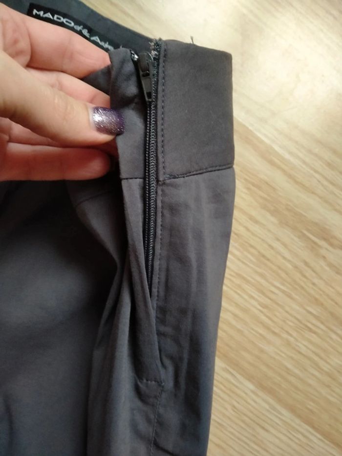 Panta court gris foncé. Femme. Mado et les autres.
Taille 38 - photo numéro 6