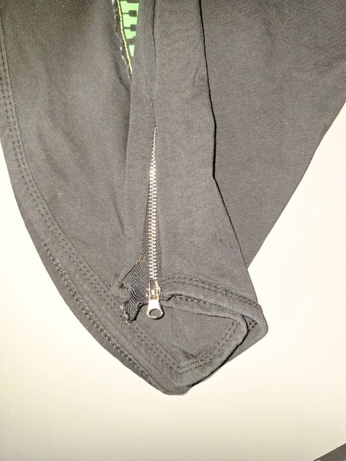 Tee shirt noir et vert fluo 10 ans - photo numéro 5