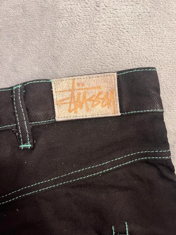 Short/Jort Stussy Black Embroidered Green Forest Big Logo Back – Taille L - photo numéro 6