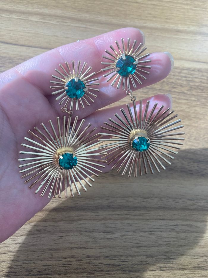 Boucles d’oreilles pendantes NEUVES femme de forme ronde couleur doré et vert - photo numéro 5