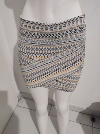 #kytie32femme. Mini jupe taille 32