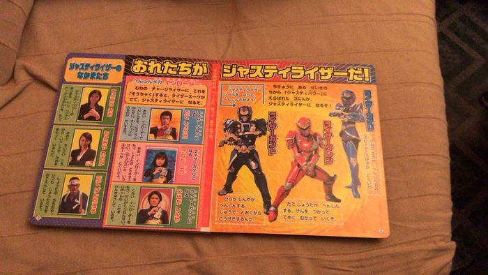 Livre power Rangers style album panini japonais - photo numéro 12