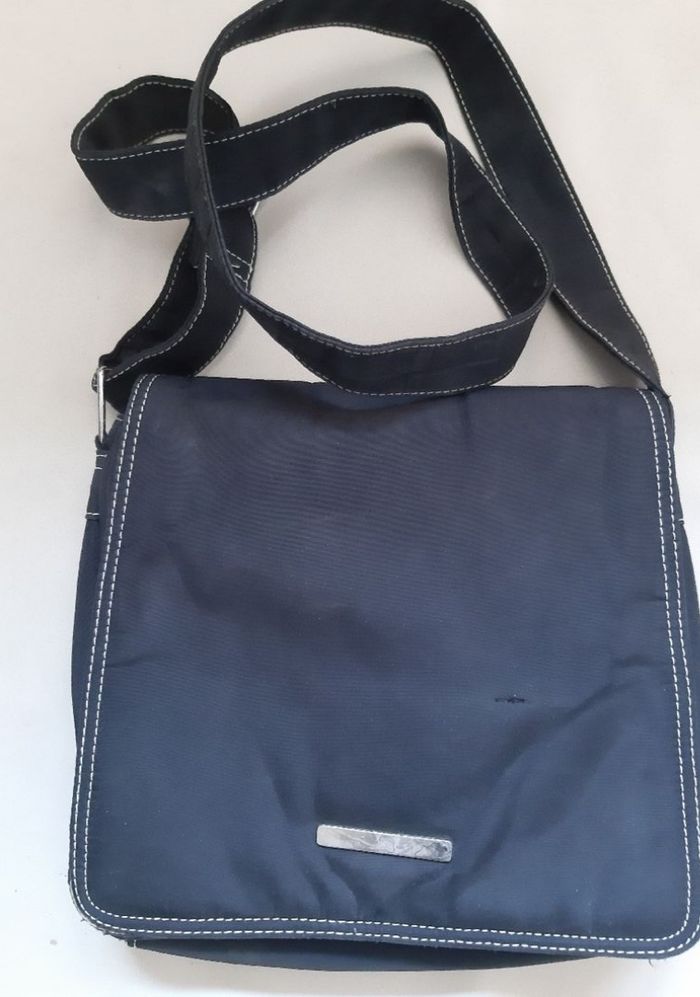 Sac à main noir synthétique