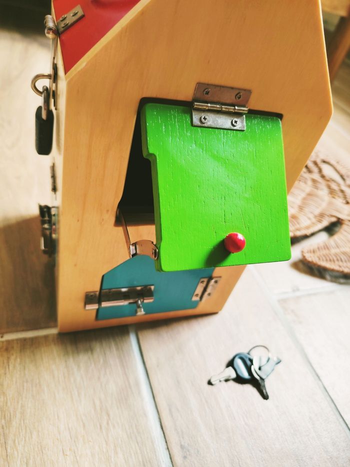 🔑Maison multi activités serrures verrous en bois marque Small foot - photo numéro 6