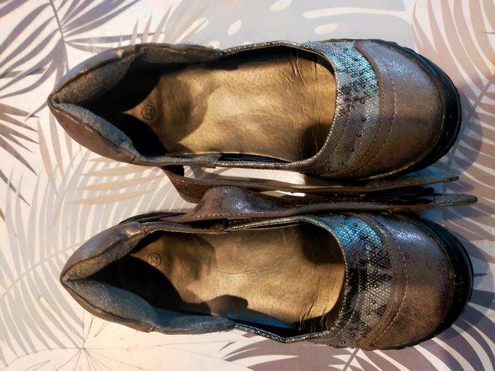 Ballerines en cuir fille T 32 lanières a velcro. - photo numéro 13