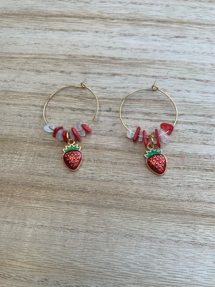 boucles d'oreille fraise
