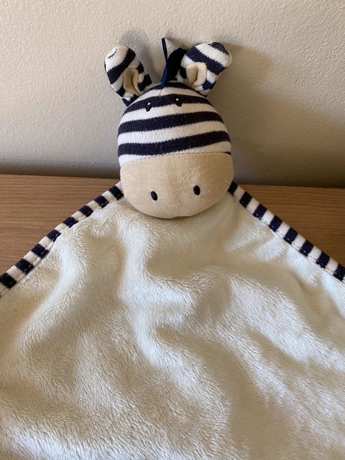 Doudou plat zebre rayé blanc bleu 2 anneaux jellycat - photo numéro 2