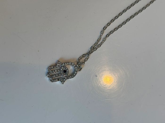 Chaîne et pendentif main de fatma avec strass neuve - photo numéro 4