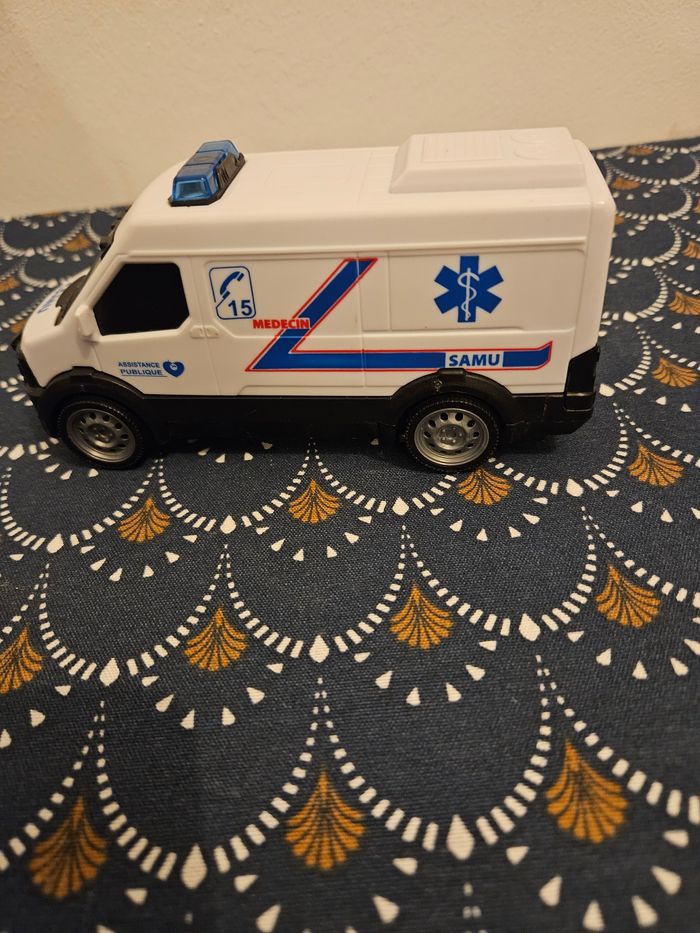 Lot de 3 vehicules police pompiers et samu - photo numéro 3