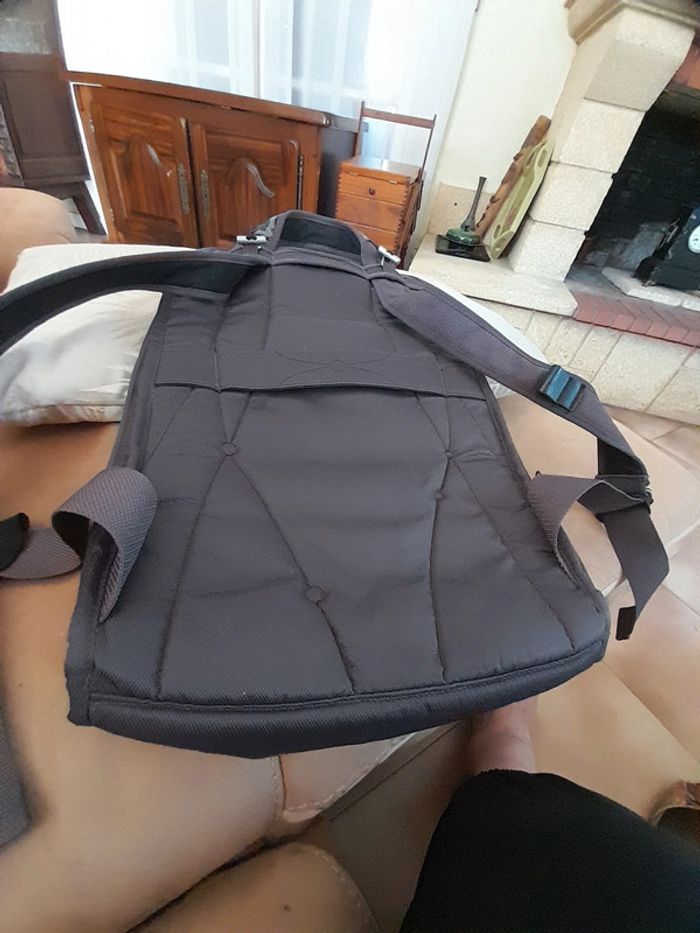 Sac à dos marron et violet