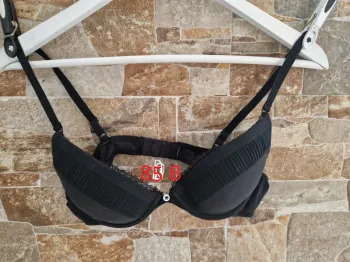 1 soutien-gorge noir taille 85 B marque ETAM