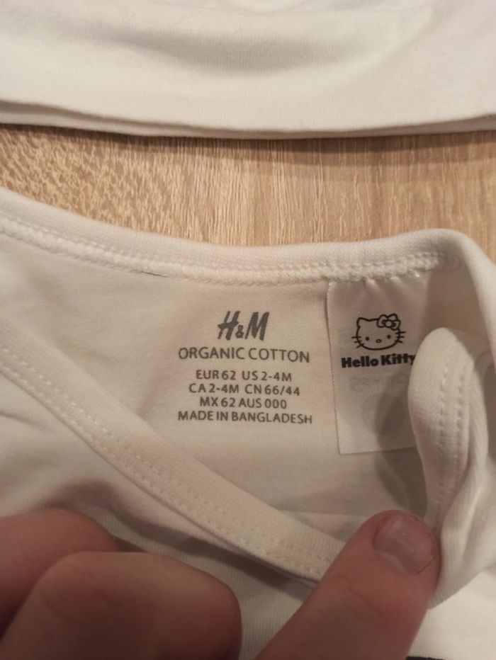 Ensemble body Hello Kitty 3 mois - photo numéro 2