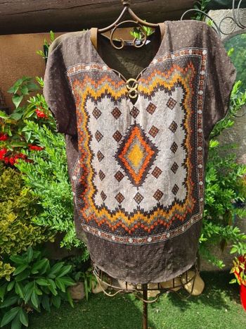 Tunique femme. Punto roma. Taille 44. Aisselles à aisselles 54. Longueur 73.