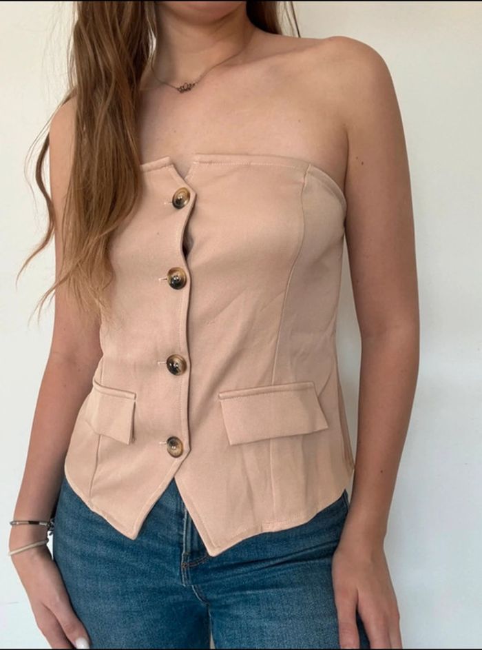 Top style blazer avec boutons à épaules dénudées - photo numéro 2
