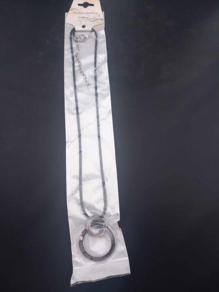 Collier avec pendentif entrelacé i love you