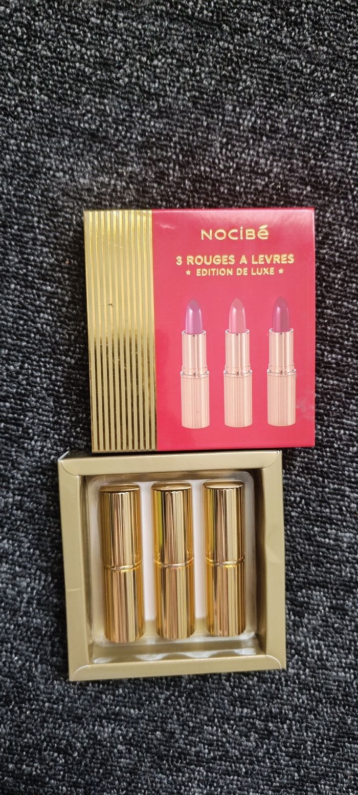 Lot rouge a lèvres neuf - photo numéro 2