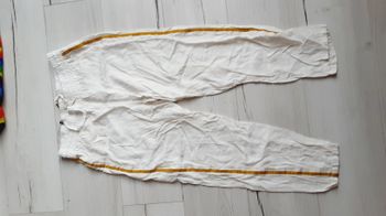 Vêtement femme pantalon court pantacourt écru bandes jaunes Camaïeu taille 36