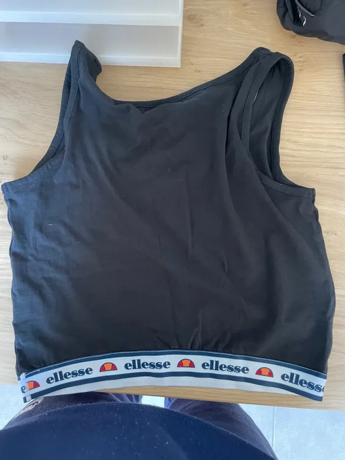 Top ellesse - photo numéro 2