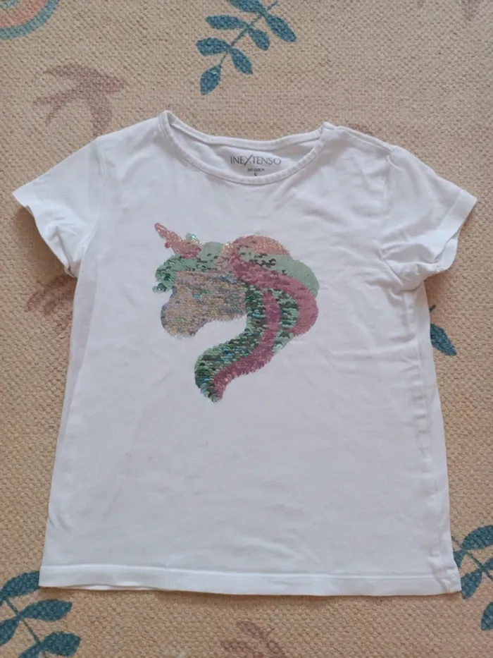T-shirt blanc licorne sequins 🦄 5 ans - photo numéro 2