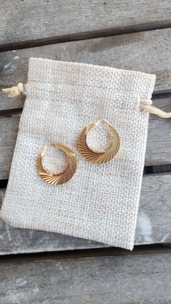 Boucle d'oreille  plaqué  or  striée