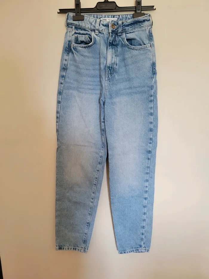 Jean bleu Mom Fit Zara