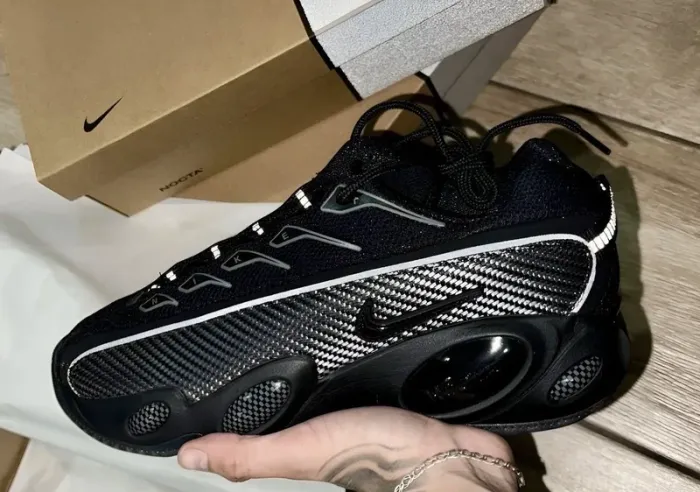 Nike × NOCTA Glide “Black / Iron Grey / University Gold” - photo numéro 3