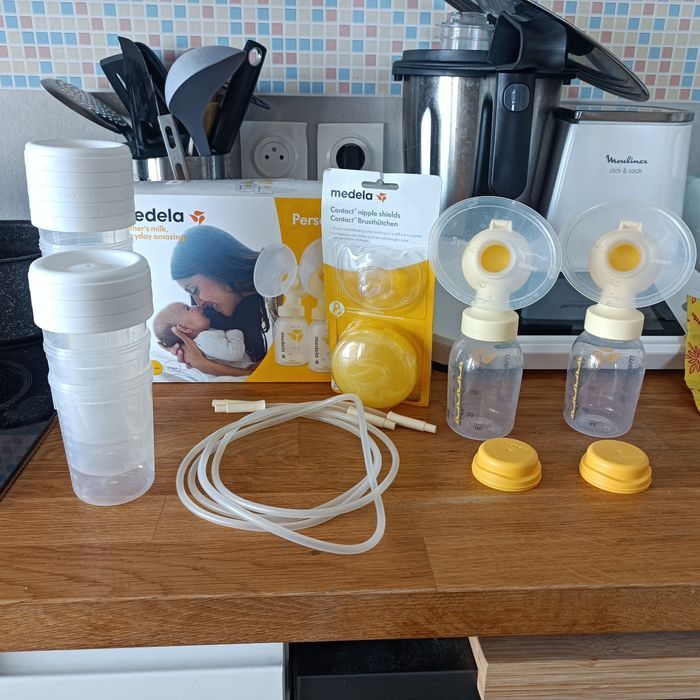 Lot accessoires tire lait +pot+bout de sein