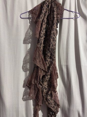 Foulard léopard et dentelle