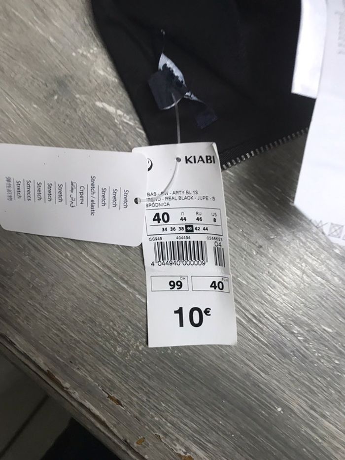 Jupe noire - photo numéro 4