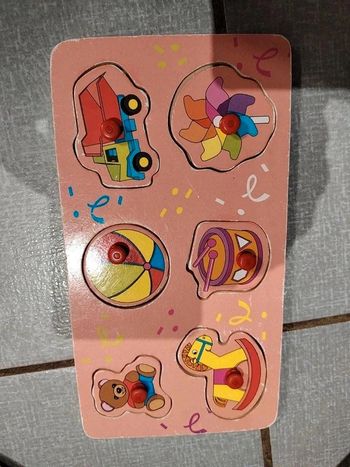 Puzzle en bois thème jouets