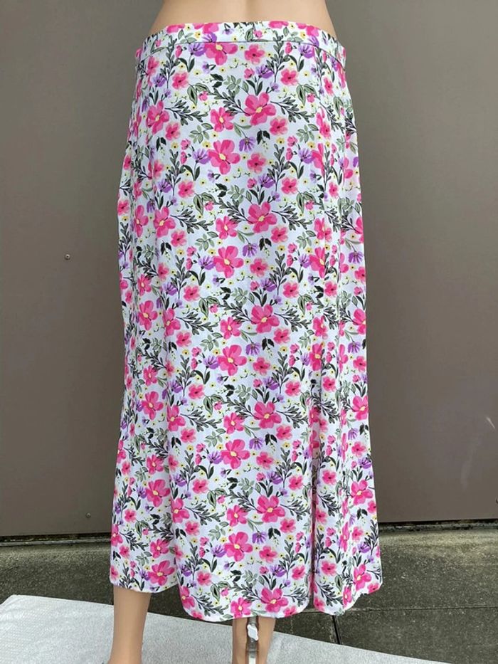 Jupe midi fleurie Kiabi taille 40 – excellent état 🌸 - photo numéro 2