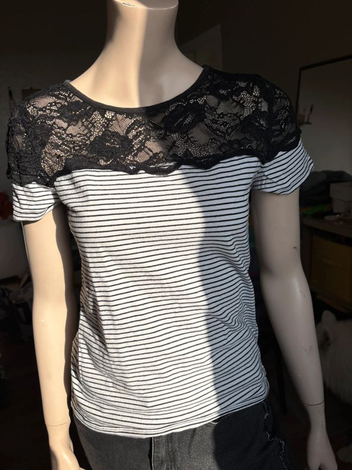 T shirt rayures et dentelle - photo numéro 2