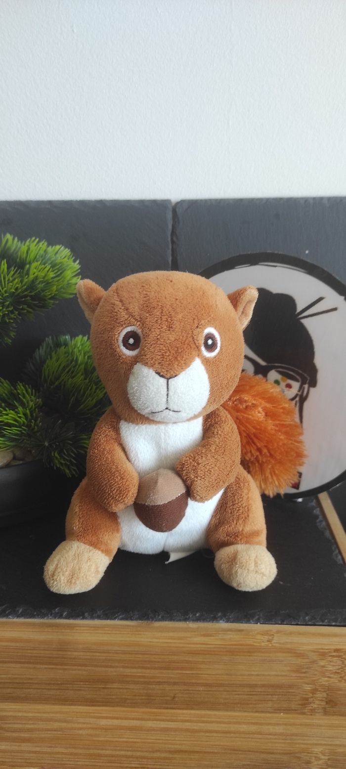 Peluche Doudou Écureuil Marron Beige Blanc Gland Noisette Fourrure Fourrure