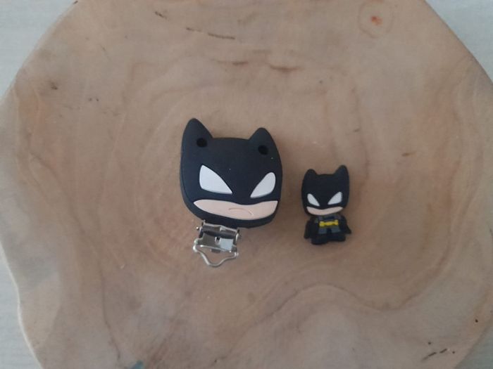 Attache tétine batman