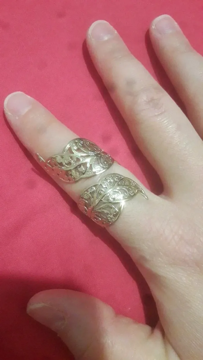 Très belle bague dorée neuve jamais porté