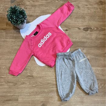 Ensemble adidas neuf, petit défaut