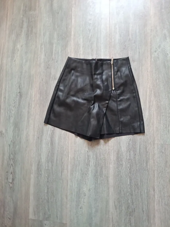 Jupe en simili cuir - photo numéro 2