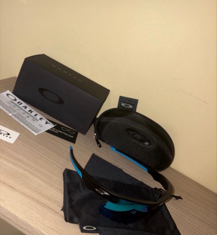 Lunettes, Oakley - photo numéro 2