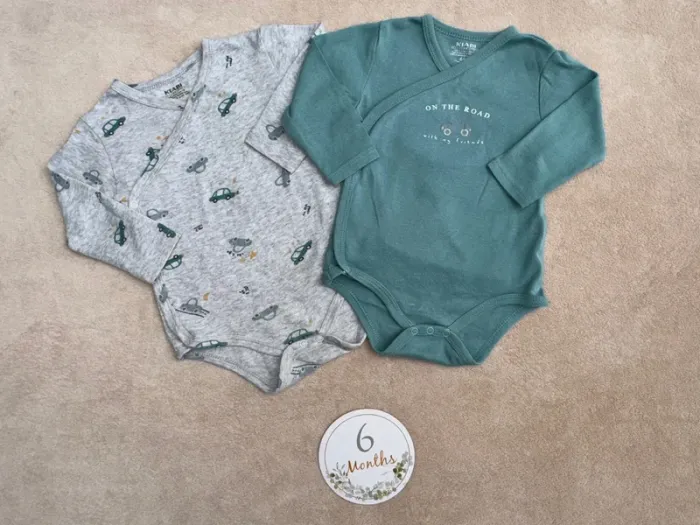 Lot 2 bodys • Kiabi • taille 6 mois