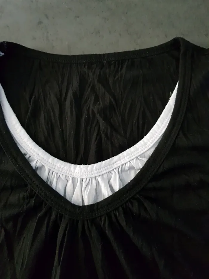 Haut noir et blanc 38
