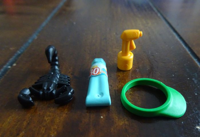 Playmobil Summer fun Piscine toboggan 6673 + 8 petites boites Playmobil plage - photo numéro 9
