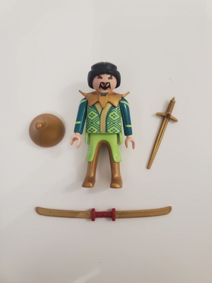 Playmobil Médiéval un Guerrier Samouraï avec casque, épée, sabres très bon état - photo numéro 2